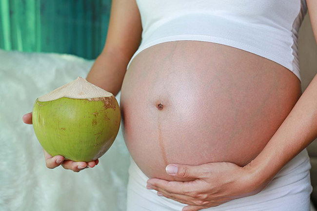 Bà bầu nên uống nước dừa khi nào để tốt nhất cho cả mẹ và con